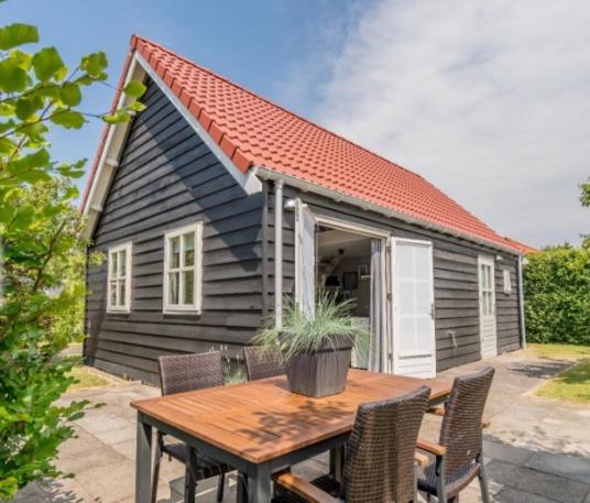 't Schouws Uusje Holiday home Burgh-Haamstede